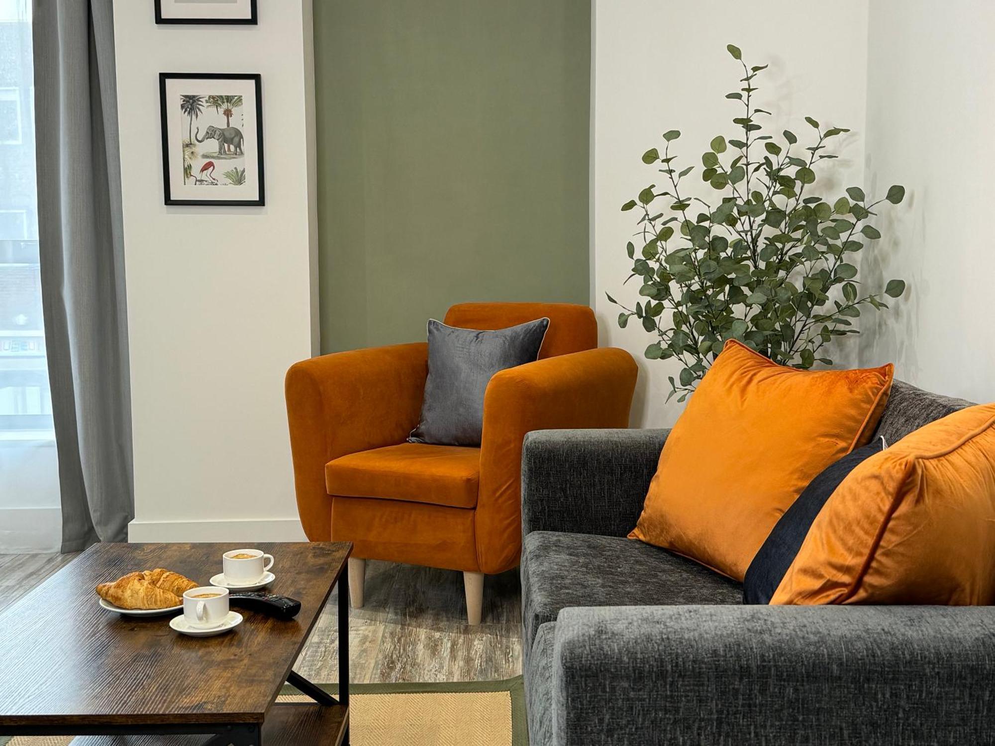 Modern One-Bedroom Apartment Swindon Exterior photo