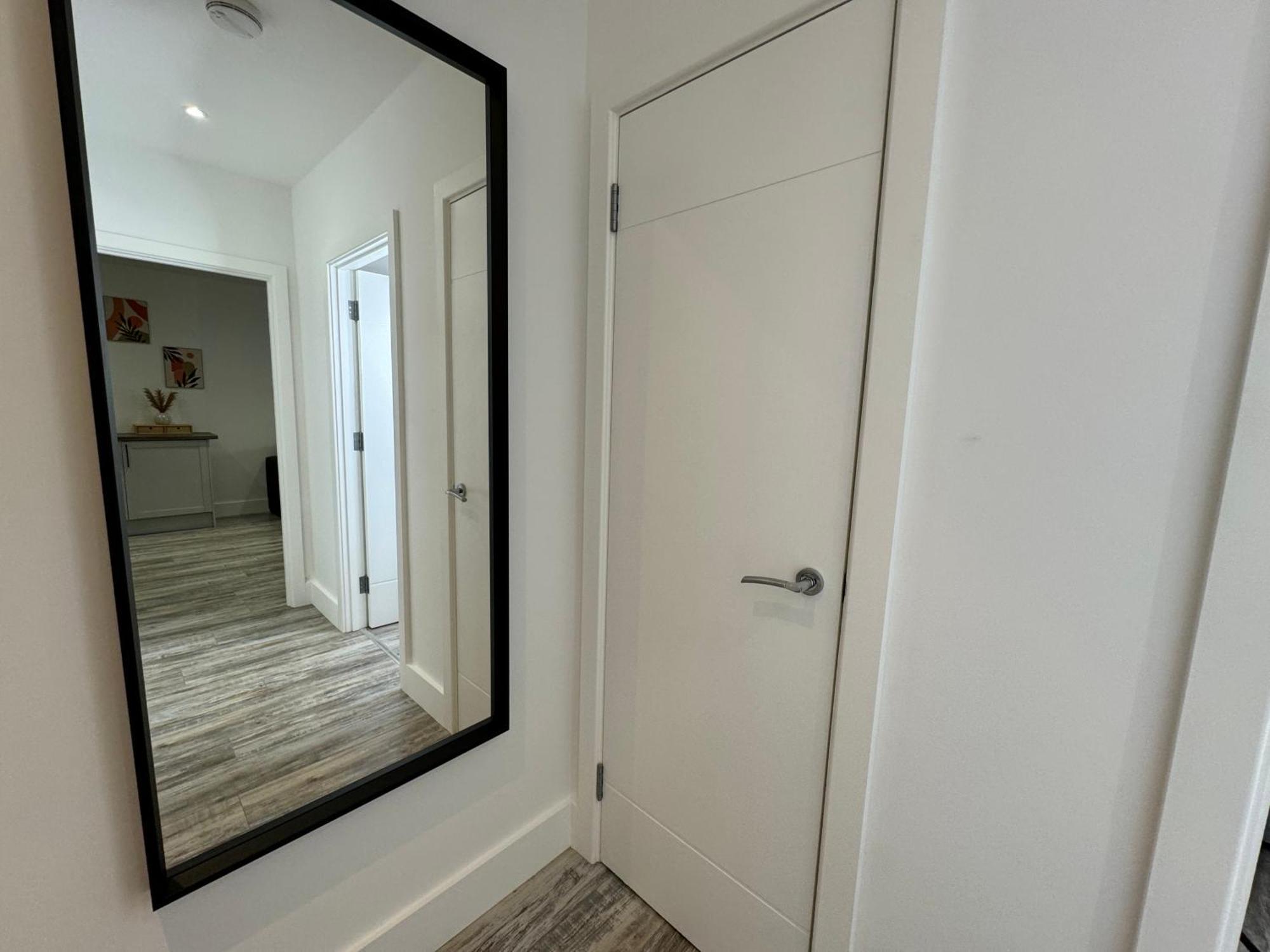 Modern One-Bedroom Apartment Swindon Exterior photo