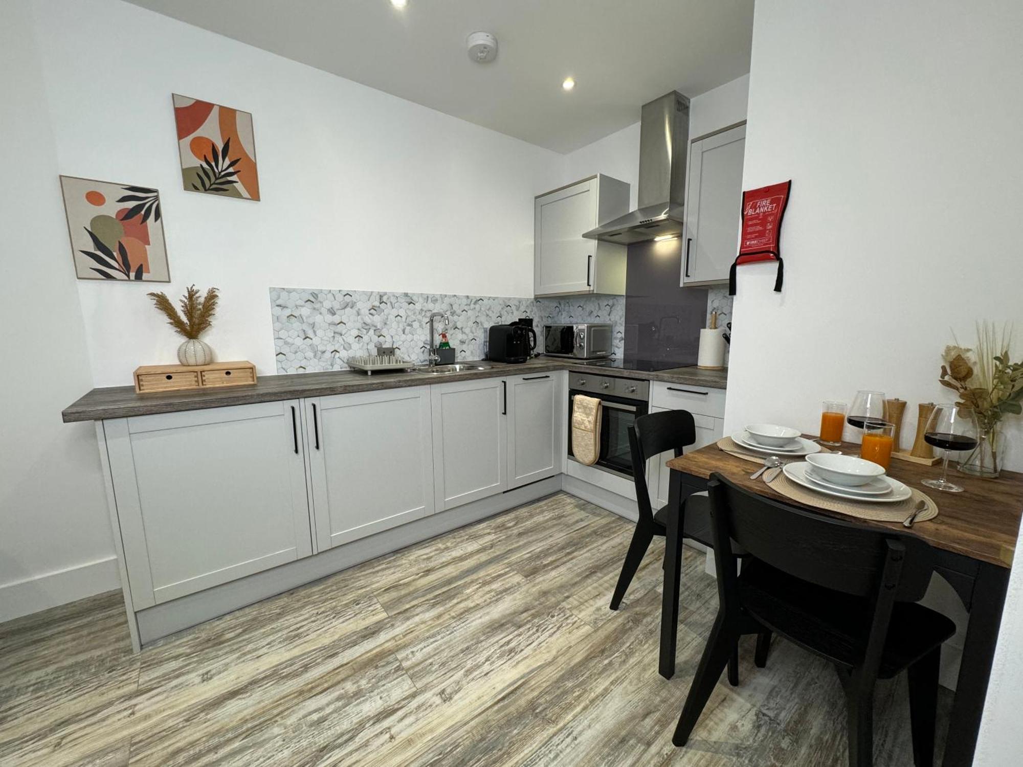 Modern One-Bedroom Apartment Swindon Exterior photo