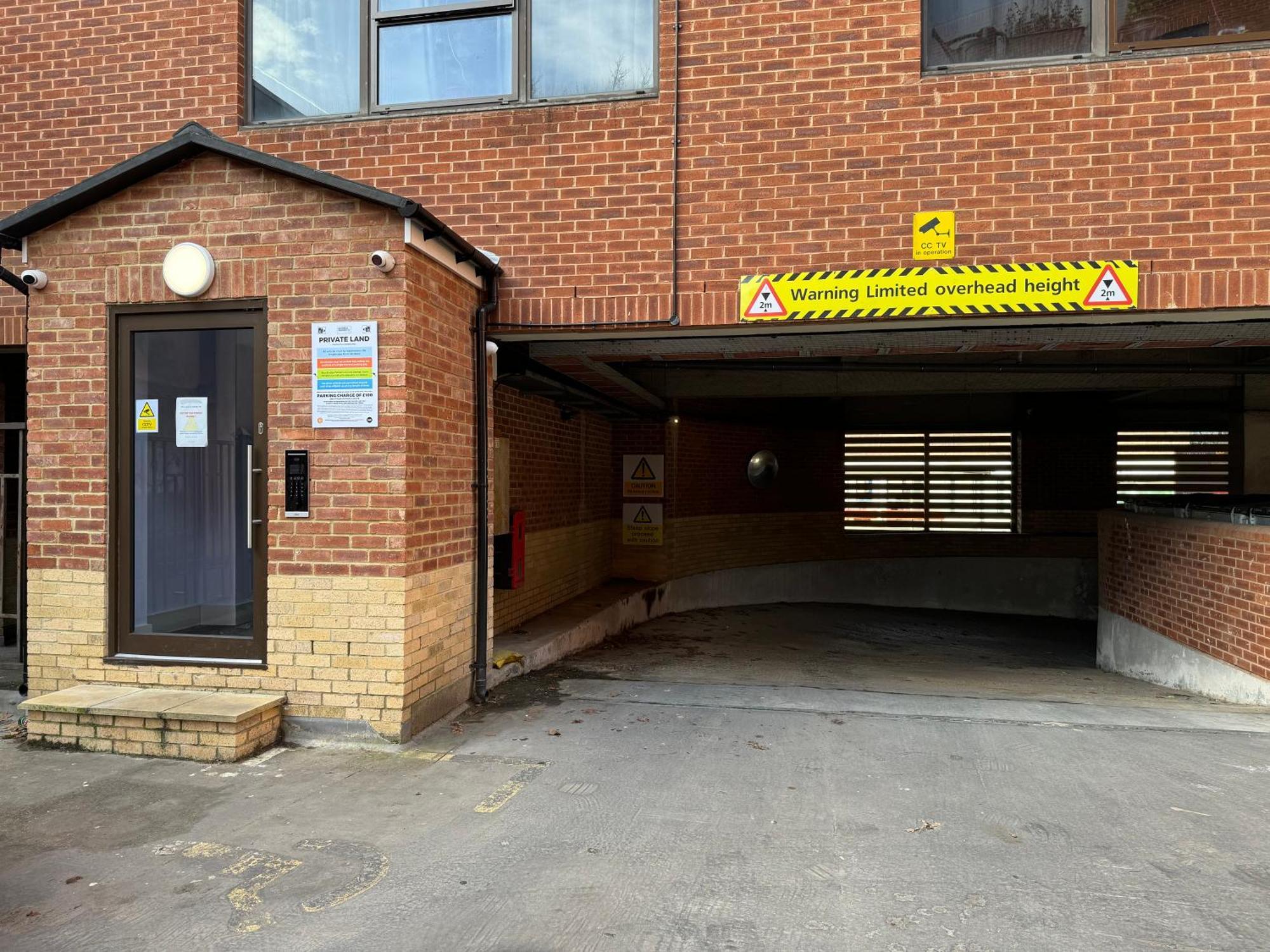 Modern One-Bedroom Apartment Swindon Exterior photo